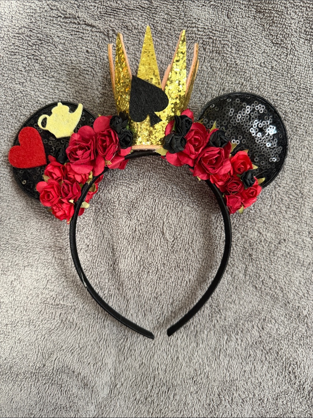 Handmade Minnie Queen of Hearts headband❤️🖤